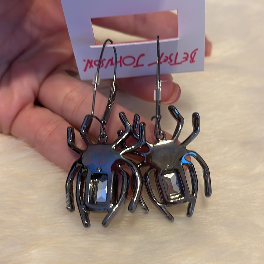 NWT Betsey Johnson Spider Drop Earrings Purple belly stone with crystal accents - Picture 6 of 7